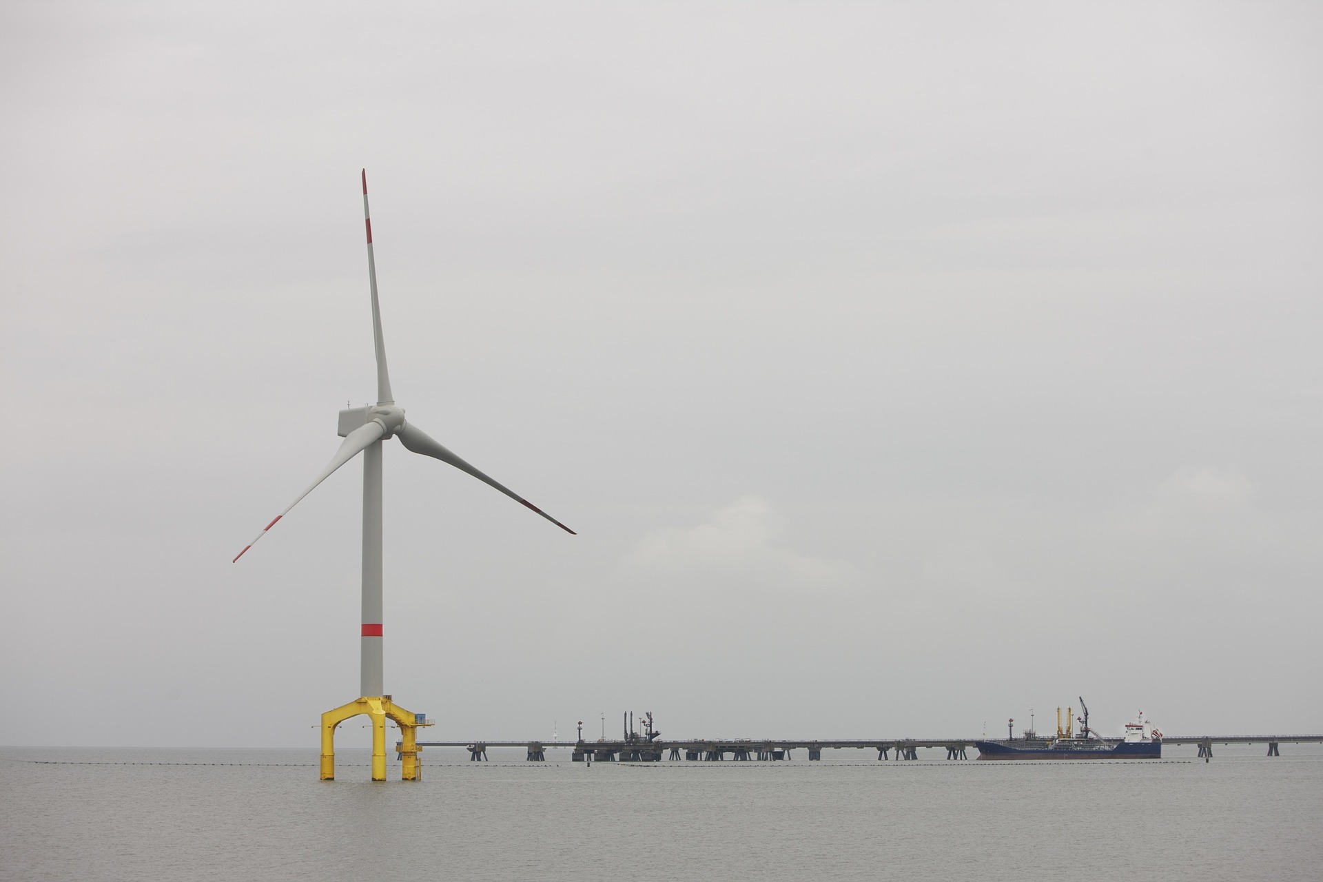 Morska energetyka wiatrowa to szansa na rozwój i zieloną rewolucję. Ale nadal brakuje przepisów