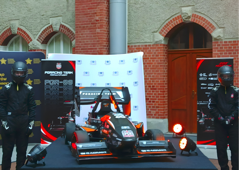 PGR-09 gotowy do startu. Nowy bolid studentów Politechniki Gdańskiej zaprezentowany przed sezonem Formula Student