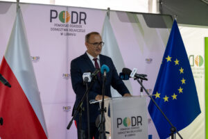 Wicewojewoda, Emil Rojek, stojący przy mównicy